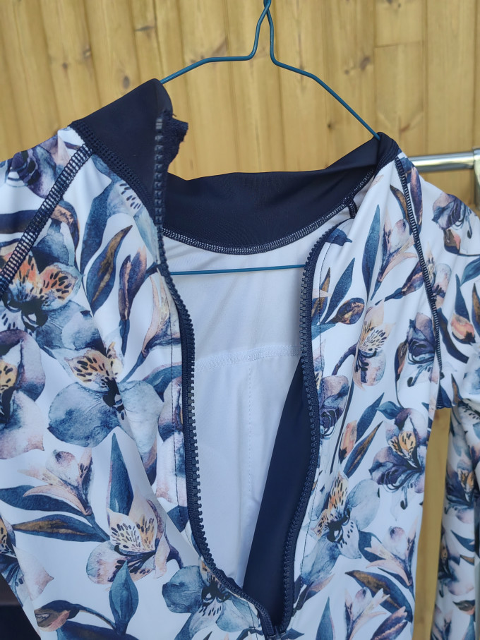 女士冲浪服