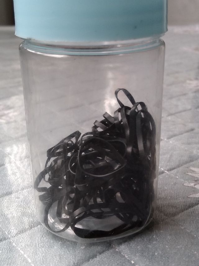 一次性胶圈！给孩子扎头发好看而且是黑色的