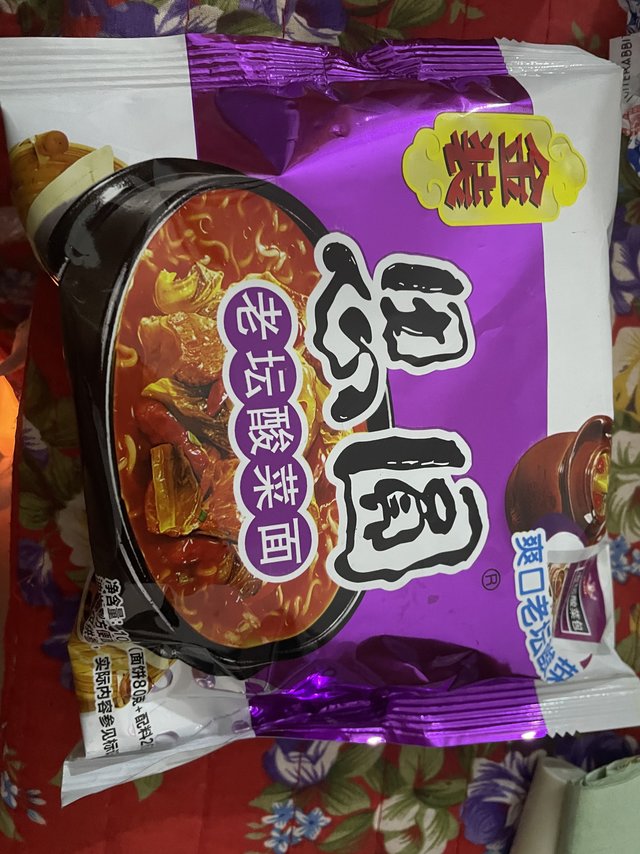 思圆金装老坛酸菜牛肉面