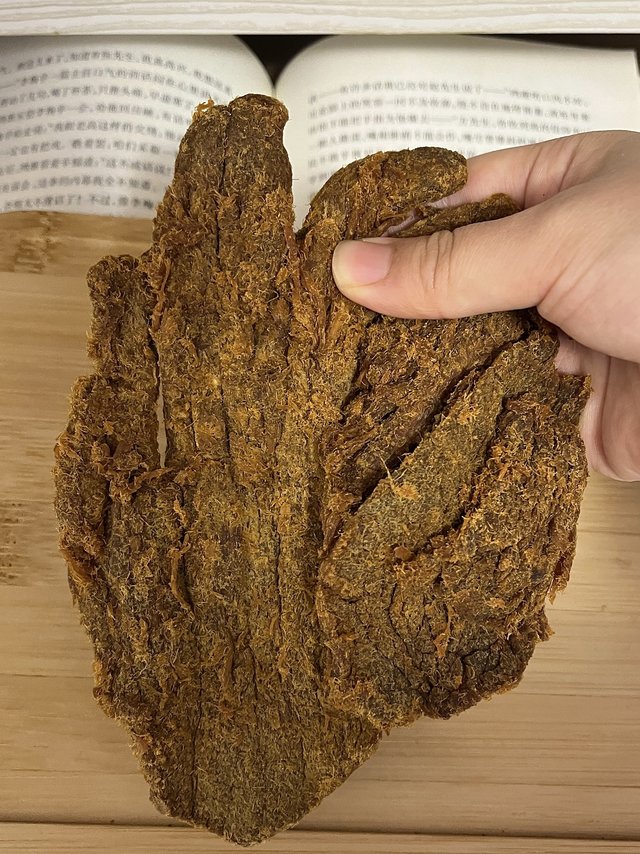 超级大的一块猪肉干！！太好吃了！！！