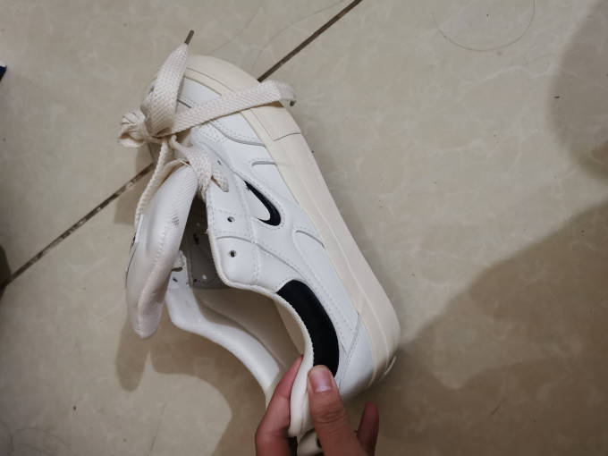 运动板鞋