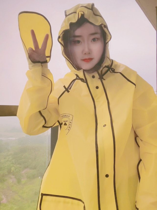 雨衣，让我体验到下雨的快乐了！