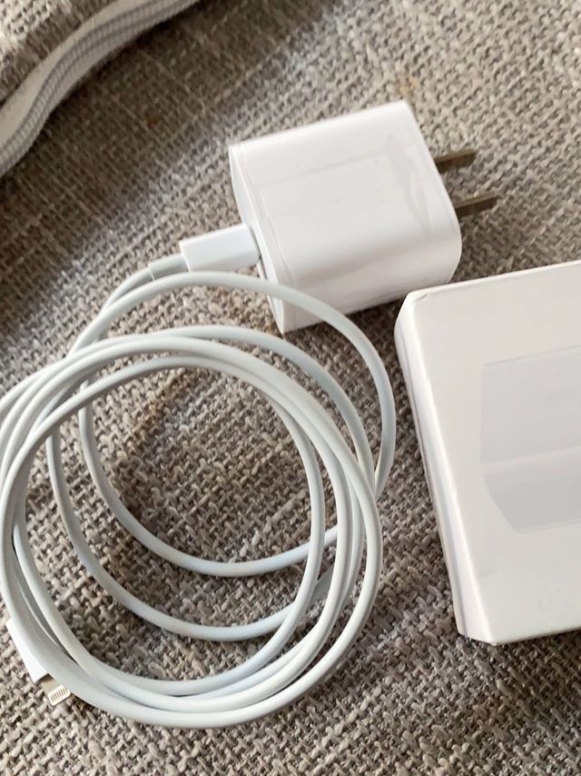 苹果充电器   真的很nice