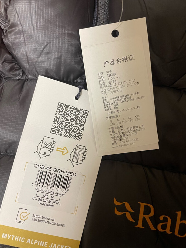 
中等厚度，非常柔软，做工细致，本人17