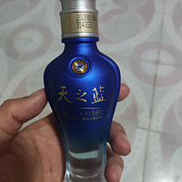 9.9元的天之蓝小酒，挺好看的瓶子