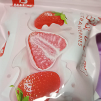 冻干草莓真的好好吃酸酸甜甜的。