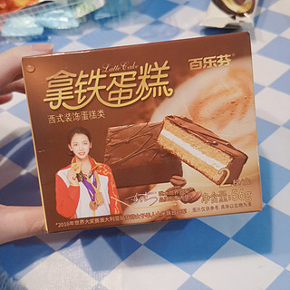 小小的蛋糕当做早餐