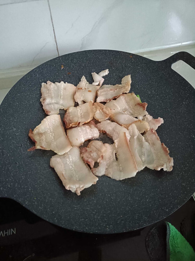 看了评论说不沾底少油烟，抱着试试的态度下