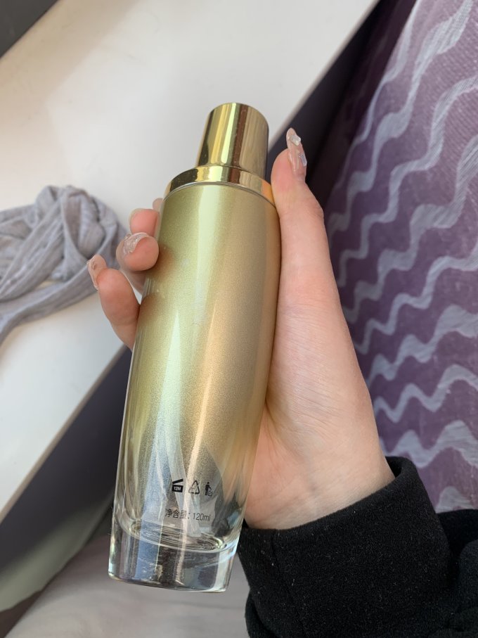 富勒烯焕颜精华水～味道很香_什么值得买