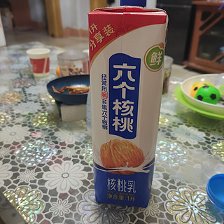 经常用脑，快喝六个核桃