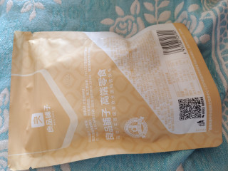 散发着香味的圆滚滚的夏威夷果