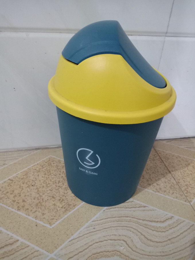 青静衣祥垃圾桶
