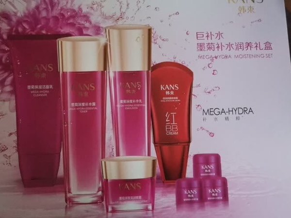 真的是满满一大盒，包装很严实，水乳闻起来