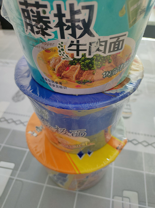 解决温饱的康师傅牛肉面。