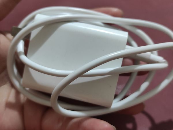 实用闪充方便的红米充电器