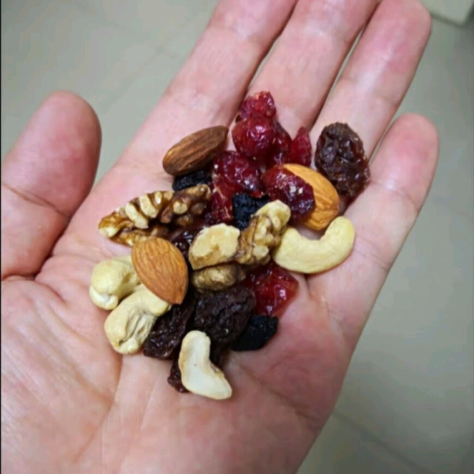 良品铺子坚果炒货