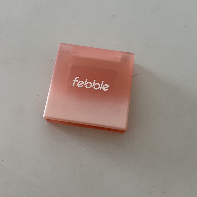 
小小的一个，自然光下拍出的颜色，在某红