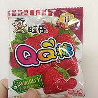 草莓味的QQ糖一直是我喜欢吃的！