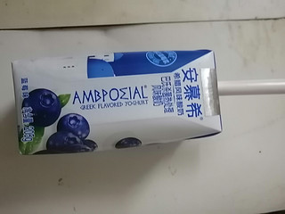 伊利的安慕希蓝莓酸奶