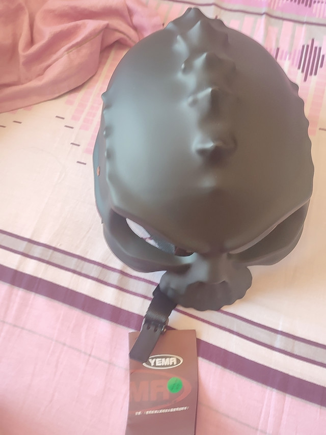 头盔收到了，这次的非常满意。很酷推荐朋友