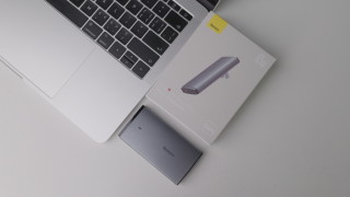 倍思轻薄快充充电器，出差旅行的“绝佳伴侣