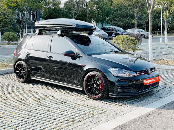 玩具车背上书包，承载起诗与远方