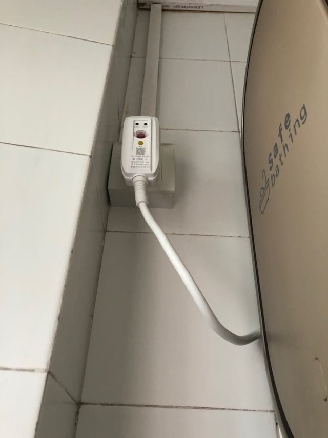 美观,省地方,最主要是自带防漏电插头。这