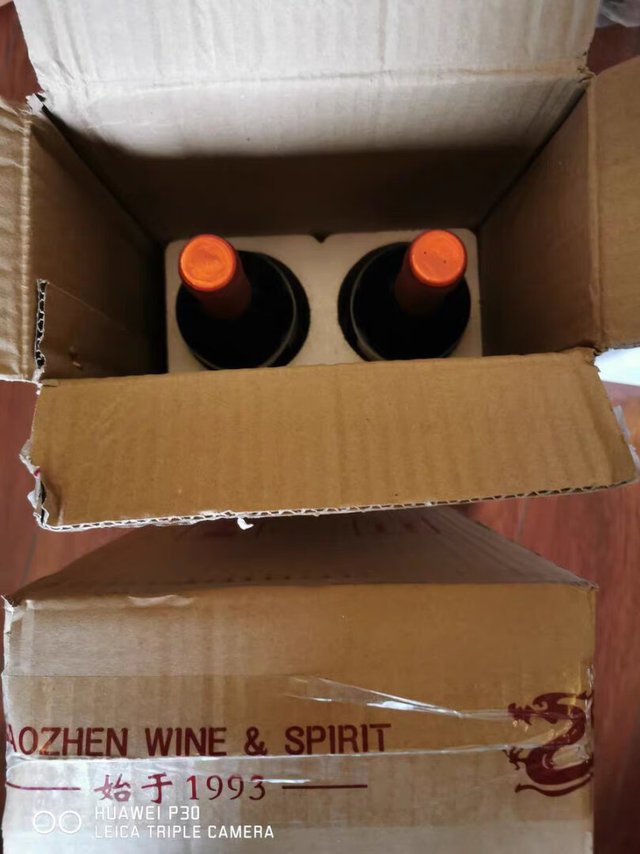 智利美洲狮红酒收到了,京东快递速度挺快的