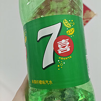 过年必喝的七喜大瓶饮料