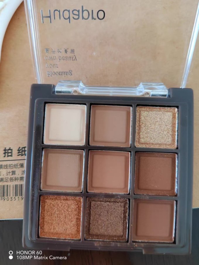 眼影