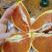 这个橙子居然是红色的啊