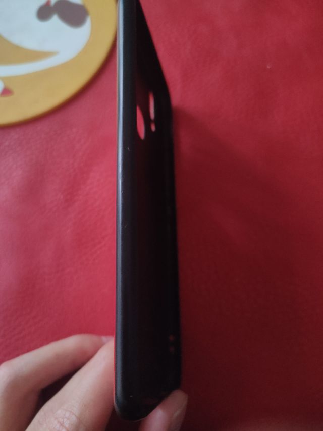 可爱卡通人物的手机壳