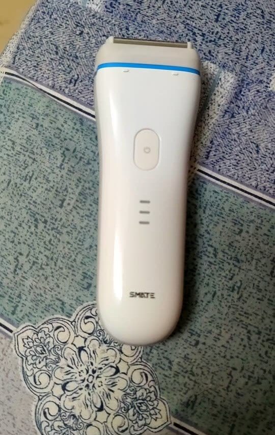 白色外观很好看,看上去很大气,手感摸起来