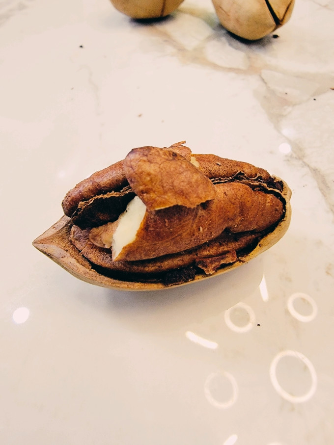 百草味碧根果