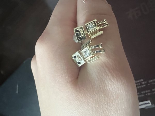 机器人耳钉，AI的天下