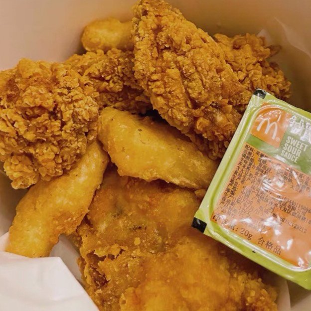 没有人能抵挡得了麦门大鸡腿桶的诱惑吧！
