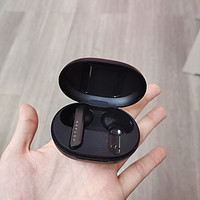 这是什么神奇无敌小黑盒，是耳机啊啊绝了！