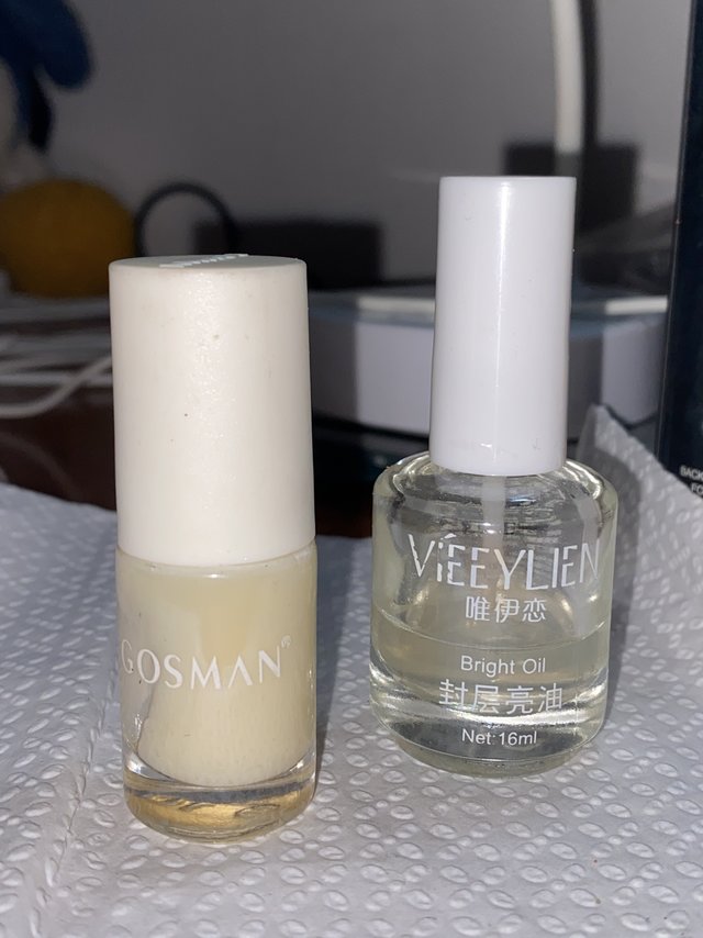 做指甲一定要涂的封层甲油来咯