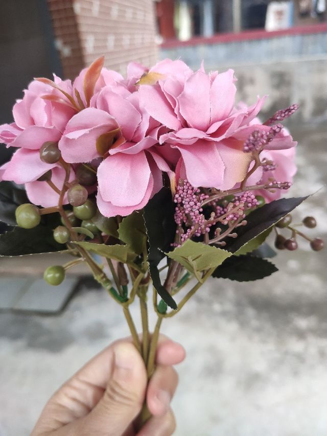 新居摆设不妨选择仿真花