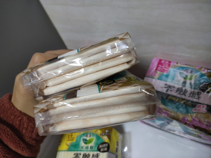 乐而雅卫生巾