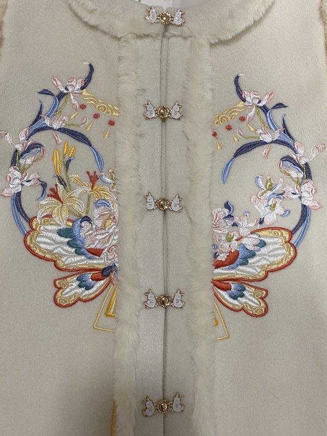 做工细节：非常好，没有线头，绣花也很完美