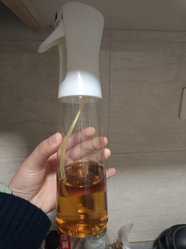 装油的喷壶，真的很方便且适合小炒菜