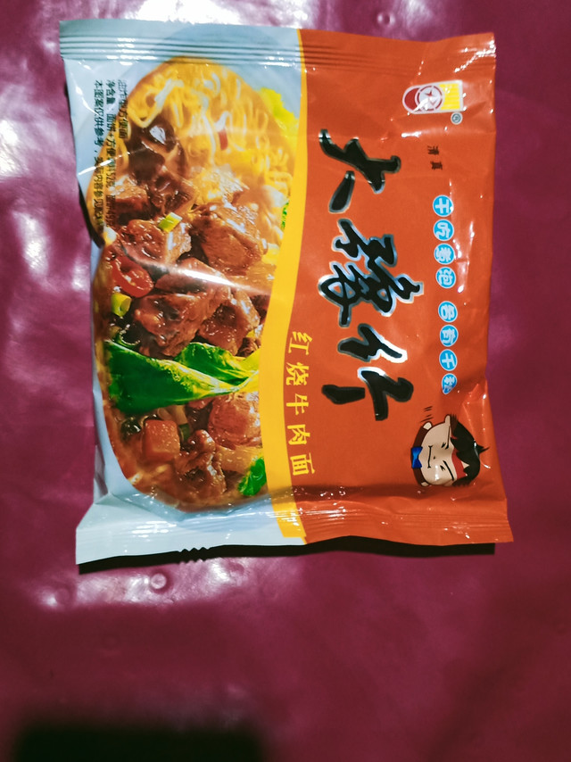 包装和味道严重不匹配的美味方便面