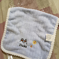 给小宝宝用的小毛巾很柔软。