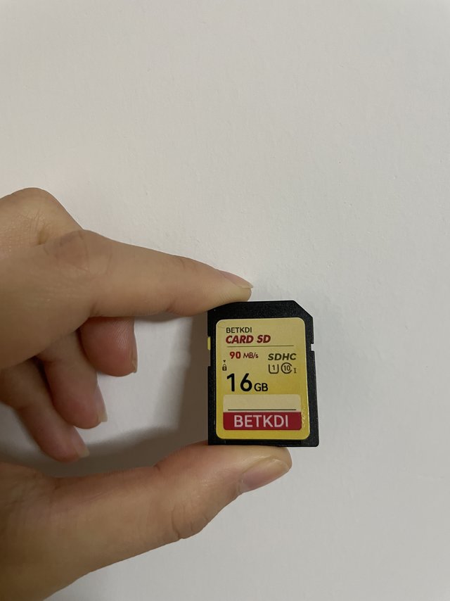 喜欢拍照的朋友，看看这个相机内存卡