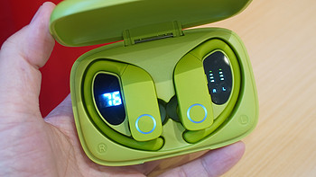 塞那Z9挂耳式蓝牙耳机测评，佩戴稳还带实时电量显示，跑步必备