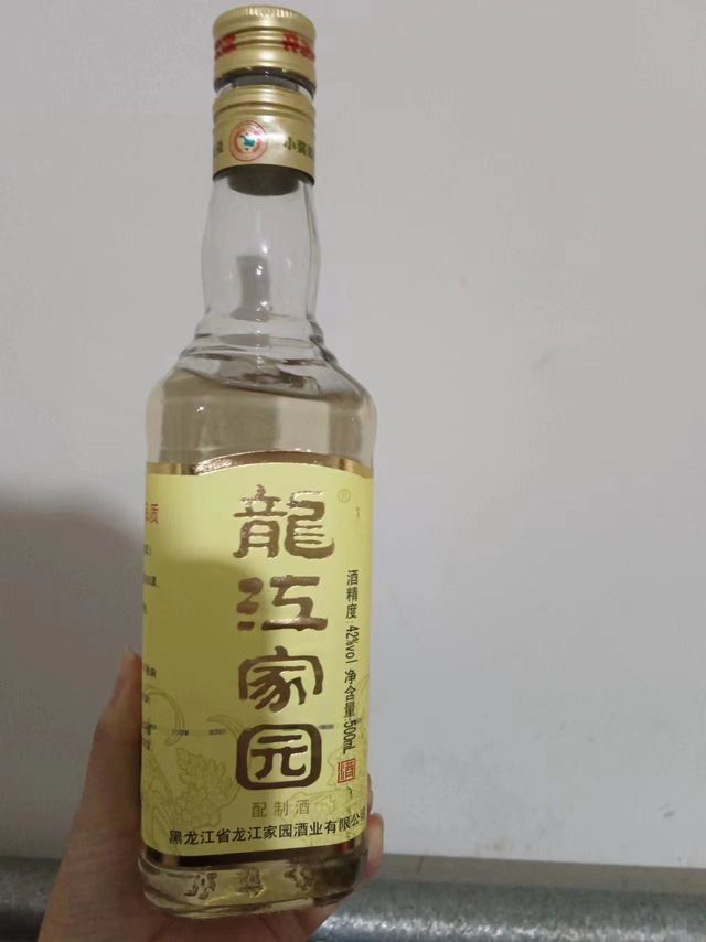口感醇厚浓香白酒