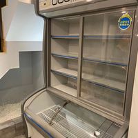 店里的冰柜今天终于到了