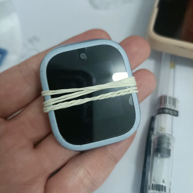 小米电话手表屏幕碎了，省省钱换个屏幕得了