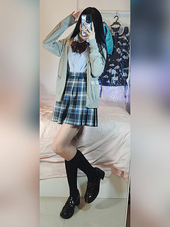 开学身穿制服，做个文静的女孩子吧～